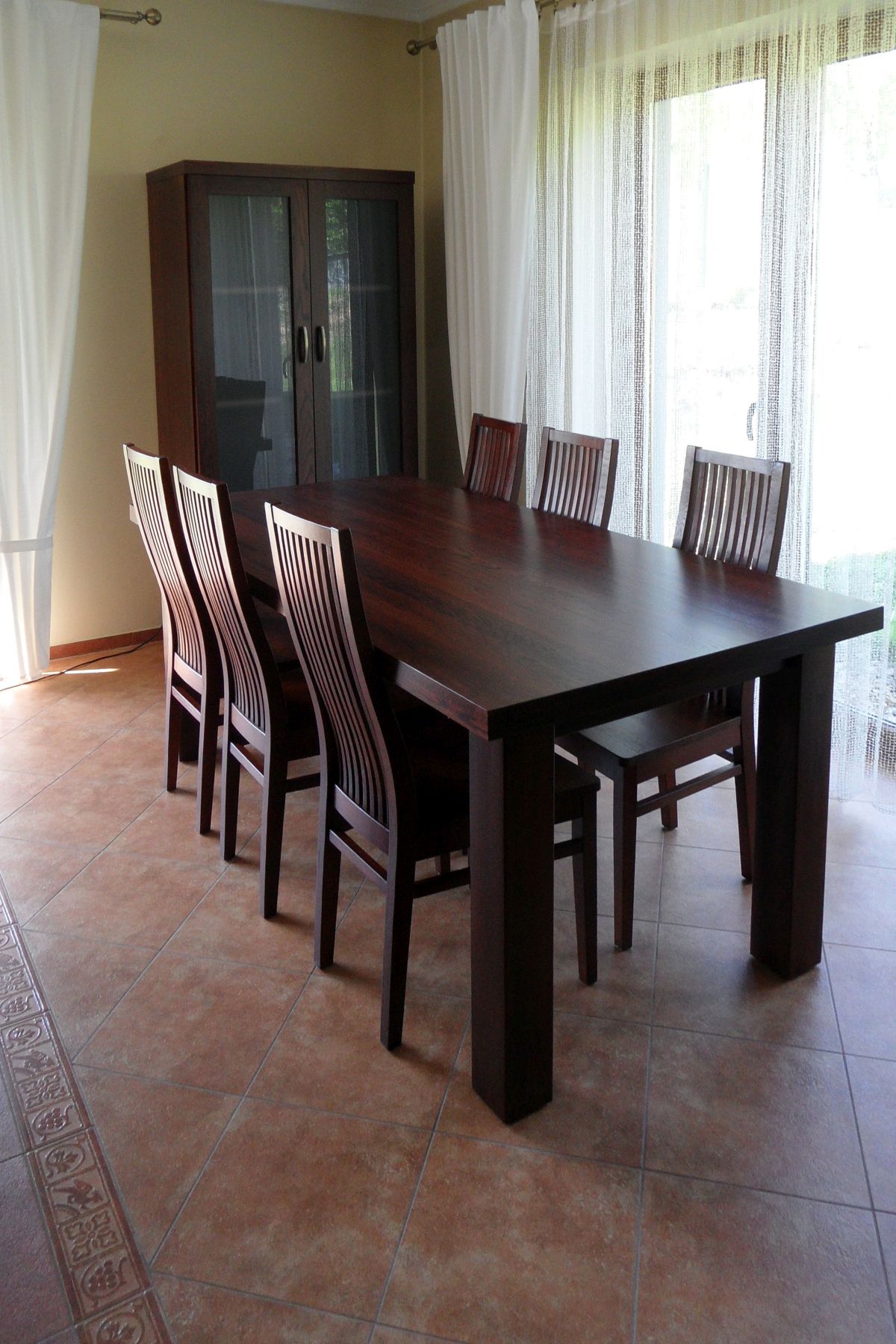 Duży stół drewniany z krzesłami 6